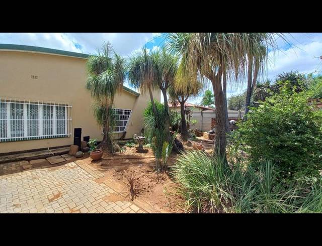 4 BEDROOM HOUSE FOR SALE IN PRETORIA GARDENS